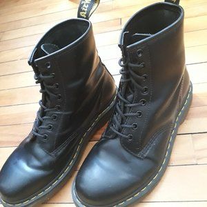 Dr. Marten Smooth 1460 8 eye boots